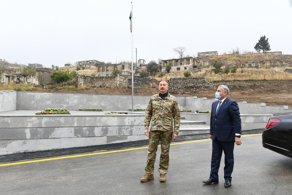 Prezident İlham Əliyev Tərtər rayonunun Talış kəndində Azərbaycan bayrağını ucaldıb (YENİLƏNİB) (FOTO/VİDEO)