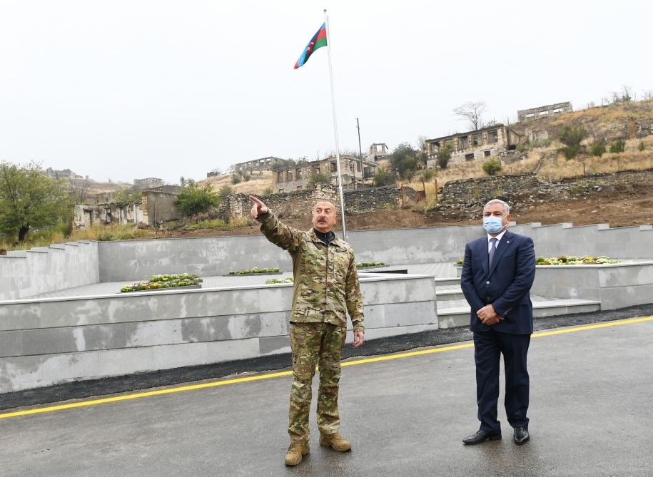 Prezident İlham Əliyev Tərtər rayonunun Talış kəndində Azərbaycan bayrağını ucaldıb (YENİLƏNİB) (FOTO/VİDEO)