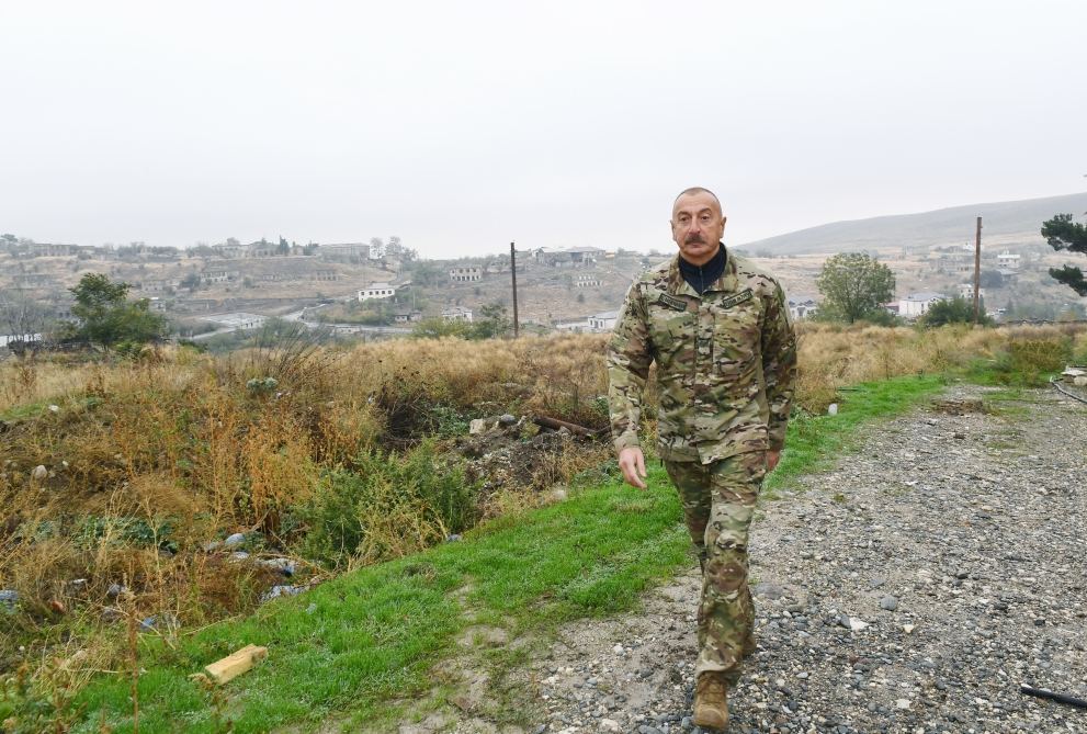 Prezident İlham Əliyev Tərtər rayonunun Talış kəndində Azərbaycan bayrağını ucaldıb (YENİLƏNİB) (FOTO/VİDEO)