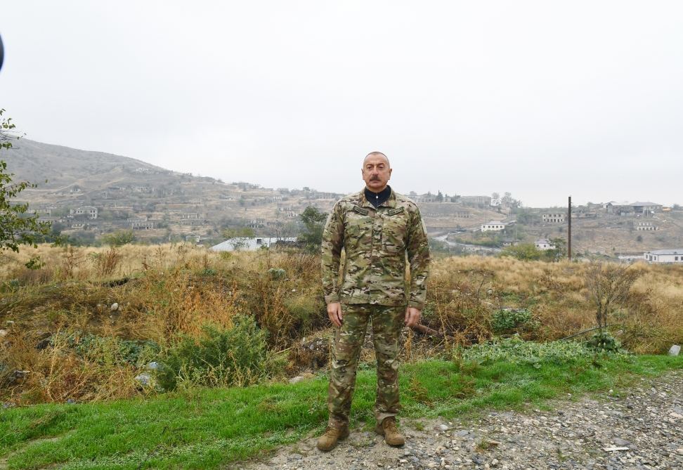 Prezident İlham Əliyev Tərtər rayonunun Talış kəndində Azərbaycan bayrağını ucaldıb (YENİLƏNİB) (FOTO/VİDEO)