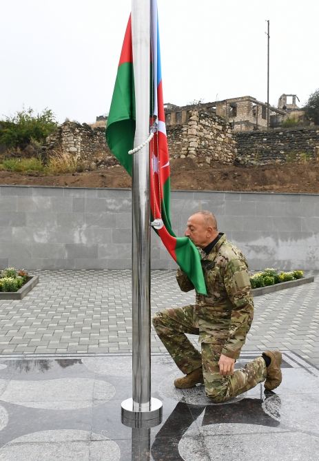 Prezident İlham Əliyev Tərtər rayonunun Talış kəndində Azərbaycan bayrağını ucaldıb (YENİLƏNİB) (FOTO/VİDEO)
