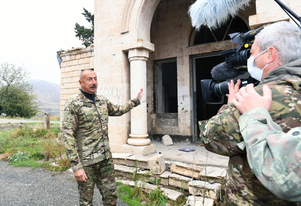 Prezident İlham Əliyev Tərtər rayonunun Talış kəndində Azərbaycan bayrağını ucaldıb (YENİLƏNİB) (FOTO/VİDEO)