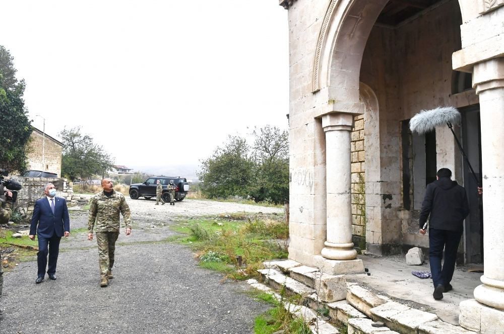 Prezident İlham Əliyev Tərtər rayonunun Talış kəndində Azərbaycan bayrağını ucaldıb (YENİLƏNİB) (FOTO/VİDEO)