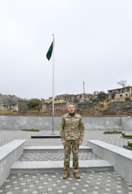 Prezident İlham Əliyev Tərtər rayonunun Talış kəndində Azərbaycan bayrağını ucaldıb (YENİLƏNİB) (FOTO/VİDEO)