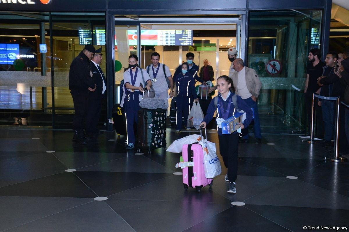 Avropa çempionatında uğurla çıxış edən akrobatika gimnastlarımız Vətənə qayıdıblar (FOTO)