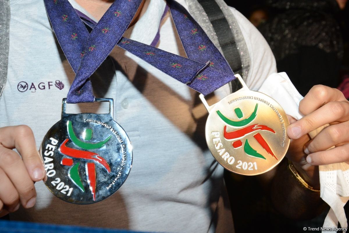 Avropa çempionatında uğurla çıxış edən akrobatika gimnastlarımız Vətənə qayıdıblar (FOTO)