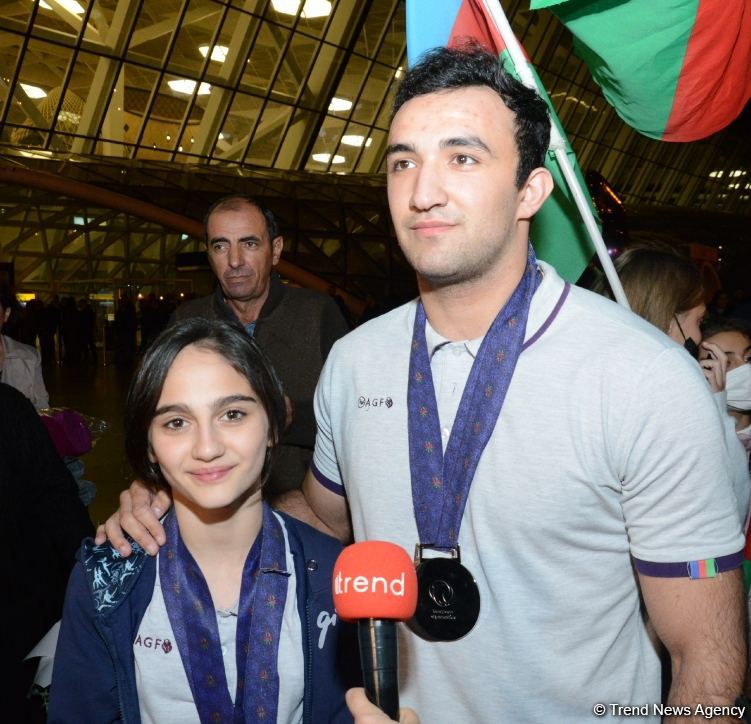 Avropa çempionatında uğurla çıxış edən akrobatika gimnastlarımız Vətənə qayıdıblar (FOTO)