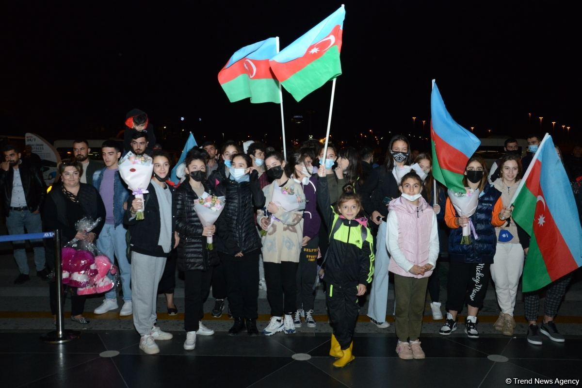 Avropa çempionatında uğurla çıxış edən akrobatika gimnastlarımız Vətənə qayıdıblar (FOTO)