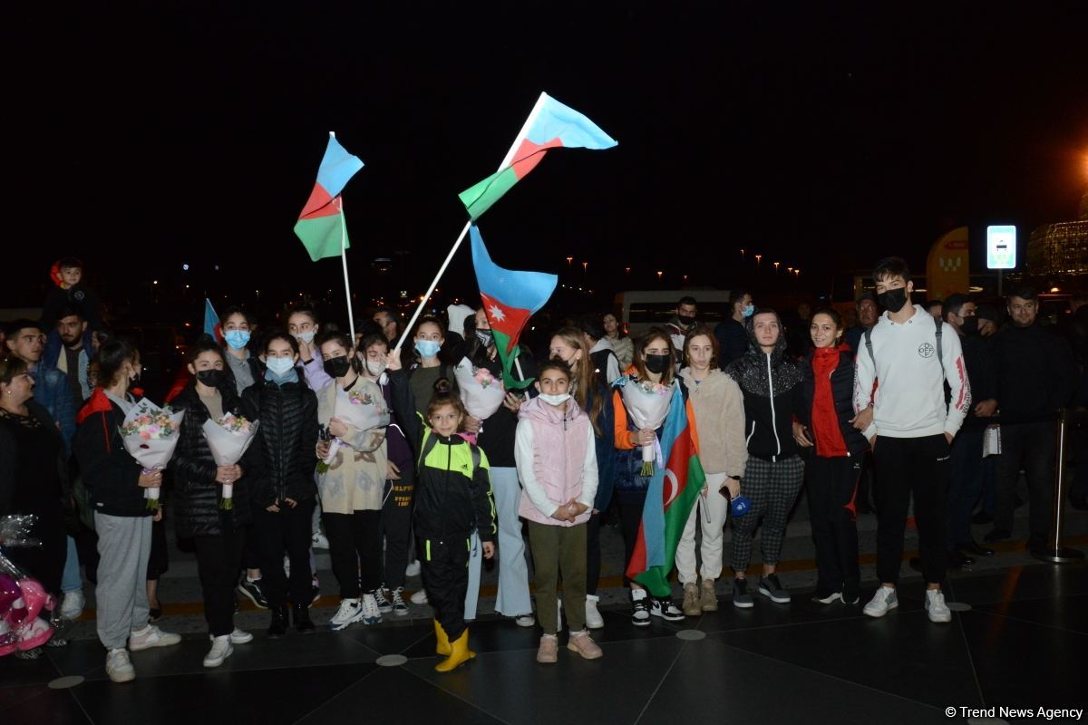Avropa çempionatında uğurla çıxış edən akrobatika gimnastlarımız Vətənə qayıdıblar (FOTO)