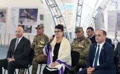 Prezident İlham Əliyev Cəbrayıl ictimaiyyətinin nümayəndələri ilə görüşüb, Memorial Kompleksin və şəhərin bərpasının təməl daşını qoyub (YENİLƏNİB)