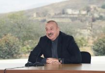 Prezident İlham Əliyev Cəbrayıl ictimaiyyətinin nümayəndələri ilə görüşüb, Memorial Kompleksin və şəhərin bərpasının təməl daşını qoyub (YENİLƏNİB)