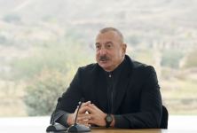Prezident İlham Əliyev Cəbrayıl ictimaiyyətinin nümayəndələri ilə görüşüb, Memorial Kompleksin və şəhərin bərpasının təməl daşını qoyub (YENİLƏNİB)