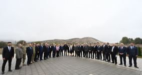 Prezident İlham Əliyev Cəbrayıl ictimaiyyətinin nümayəndələri ilə görüşüb, Memorial Kompleksin və şəhərin bərpasının təməl daşını qoyub (YENİLƏNİB)