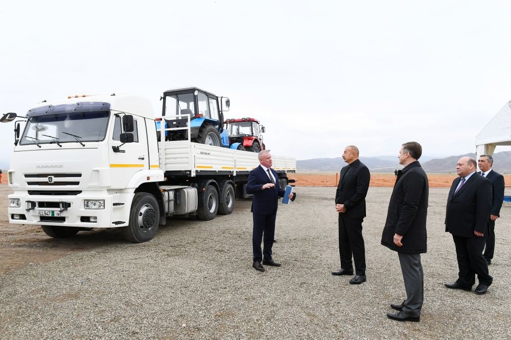 Prezident İlham Əliyev Cəbrayılda “KAMaz” ASC ilə “Gəncə Avtomobil Zavodu” İstehsalat Birliyinin birgə servis mərkəzinin təməlini qoyub (YENİLƏNİB) (FOTO/VİDEO)