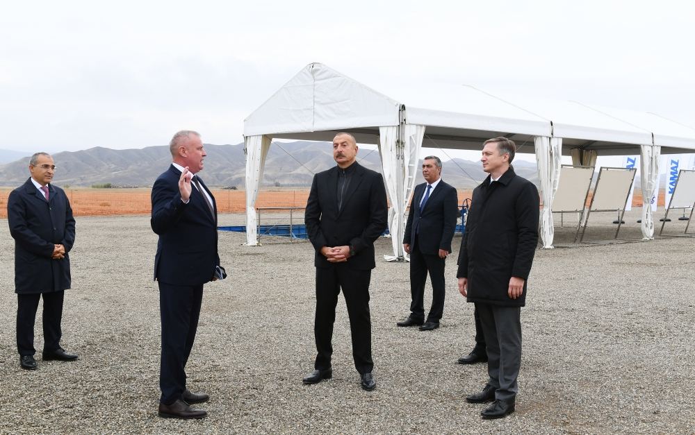 Prezident İlham Əliyev Cəbrayılda “KAMaz” ASC ilə “Gəncə Avtomobil Zavodu” İstehsalat Birliyinin birgə servis mərkəzinin təməlini qoyub (YENİLƏNİB) (FOTO/VİDEO)