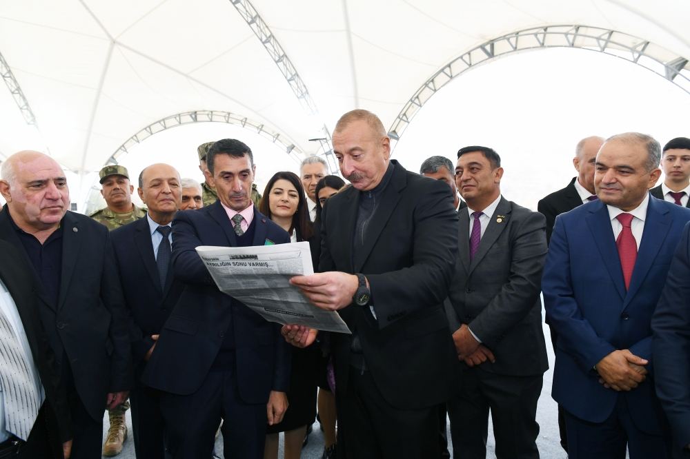 Prezident İlham Əliyev Cəbrayıl ictimaiyyətinin nümayəndələri ilə görüşüb, Memorial Kompleksin və şəhərin bərpasının təməl daşını qoyub (YENİLƏNİB)