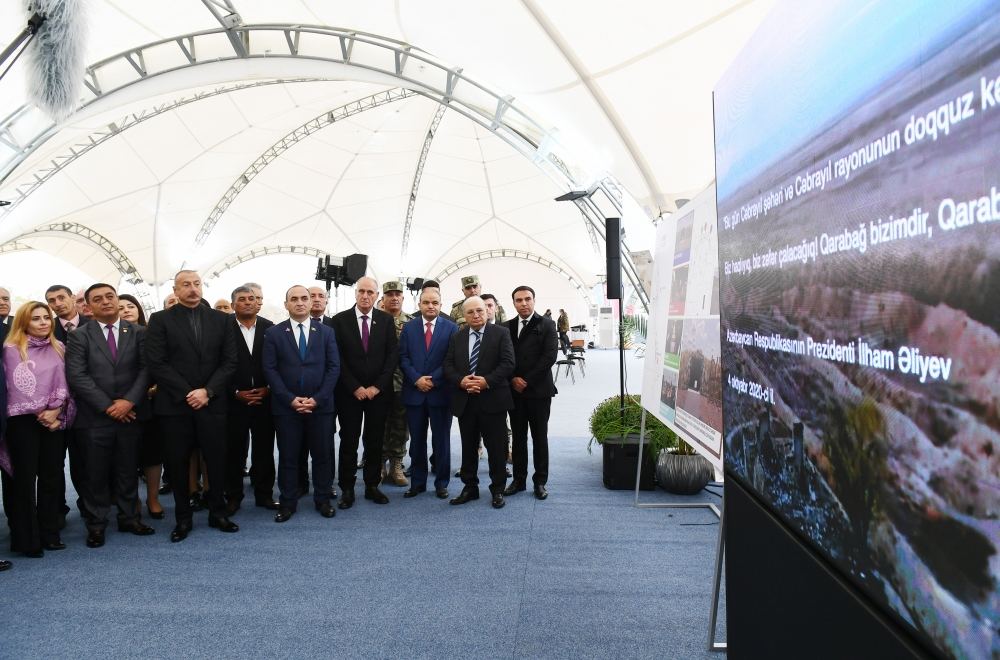 Prezident İlham Əliyev Cəbrayıl ictimaiyyətinin nümayəndələri ilə görüşüb, Memorial Kompleksin və şəhərin bərpasının təməl daşını qoyub (YENİLƏNİB)
