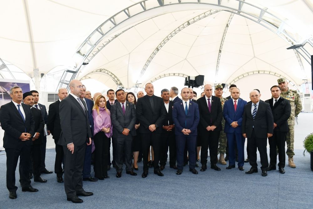 Prezident İlham Əliyev Cəbrayıl ictimaiyyətinin nümayəndələri ilə görüşüb, Memorial Kompleksin və şəhərin bərpasının təməl daşını qoyub (YENİLƏNİB)