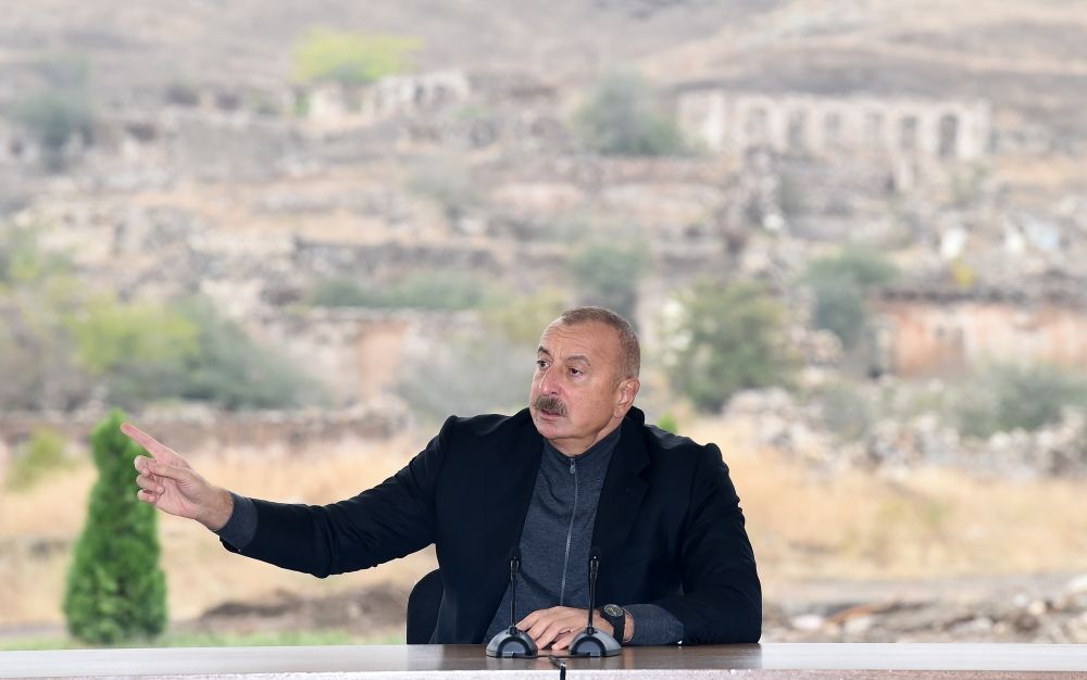 Prezident İlham Əliyev Cəbrayıl ictimaiyyətinin nümayəndələri ilə görüşüb, Memorial Kompleksin və şəhərin bərpasının təməl daşını qoyub (YENİLƏNİB)