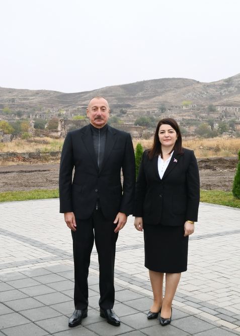Prezident İlham Əliyev Cəbrayıl ictimaiyyətinin nümayəndələri ilə görüşüb, Memorial Kompleksin və şəhərin bərpasının təməl daşını qoyub (YENİLƏNİB)