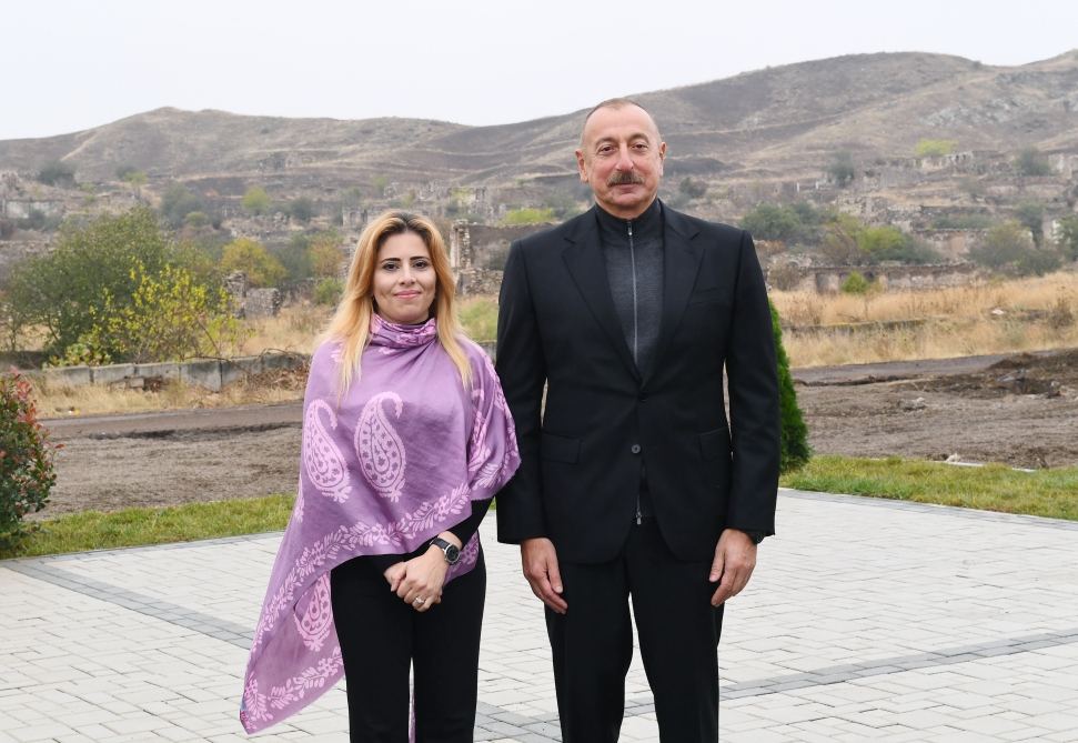 Prezident İlham Əliyev Cəbrayıl ictimaiyyətinin nümayəndələri ilə görüşüb, Memorial Kompleksin və şəhərin bərpasının təməl daşını qoyub (YENİLƏNİB)