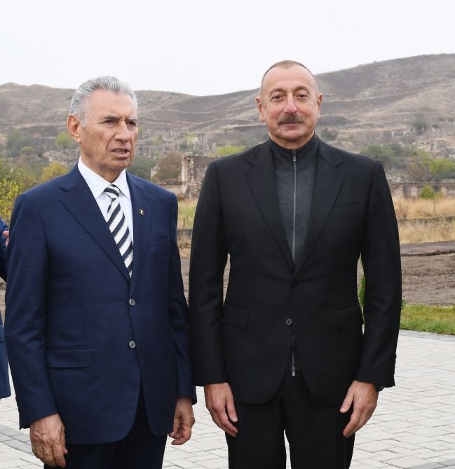 Prezident İlham Əliyev Cəbrayıl ictimaiyyətinin nümayəndələri ilə görüşüb, Memorial Kompleksin və şəhərin bərpasının təməl daşını qoyub (YENİLƏNİB)