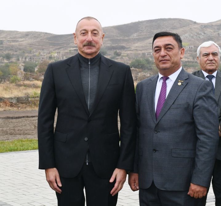 Prezident İlham Əliyev Cəbrayıl ictimaiyyətinin nümayəndələri ilə görüşüb, Memorial Kompleksin və şəhərin bərpasının təməl daşını qoyub (YENİLƏNİB)