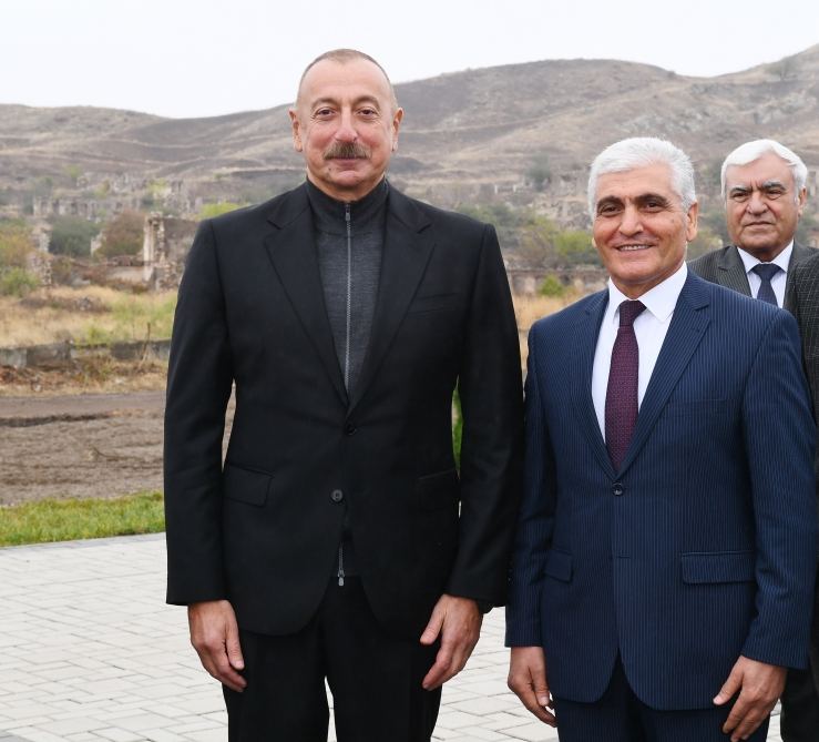 Prezident İlham Əliyev Cəbrayıl ictimaiyyətinin nümayəndələri ilə görüşüb, Memorial Kompleksin və şəhərin bərpasının təməl daşını qoyub (YENİLƏNİB)