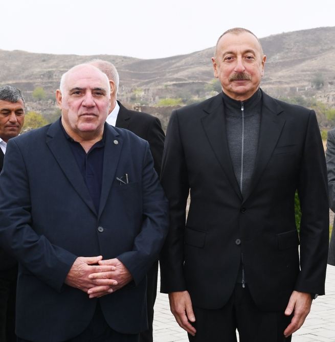 Prezident İlham Əliyev Cəbrayıl ictimaiyyətinin nümayəndələri ilə görüşüb, Memorial Kompleksin və şəhərin bərpasının təməl daşını qoyub (YENİLƏNİB)