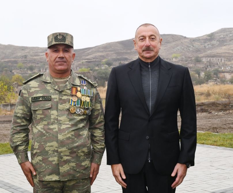 Prezident İlham Əliyev Cəbrayıl ictimaiyyətinin nümayəndələri ilə görüşüb, Memorial Kompleksin və şəhərin bərpasının təməl daşını qoyub (YENİLƏNİB)