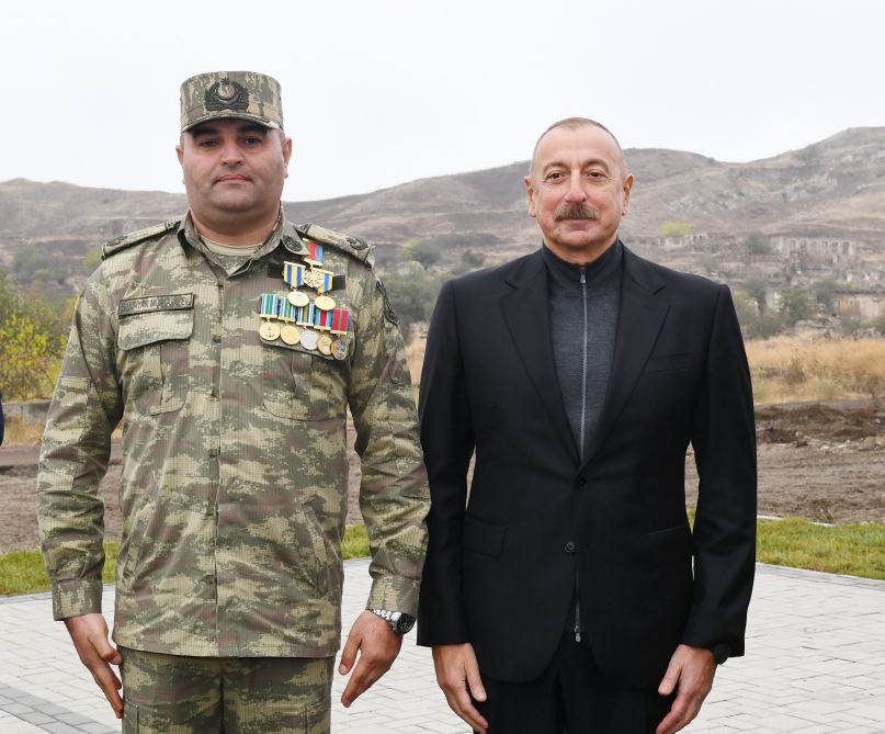 Prezident İlham Əliyev Cəbrayıl ictimaiyyətinin nümayəndələri ilə görüşüb, Memorial Kompleksin və şəhərin bərpasının təməl daşını qoyub (YENİLƏNİB)