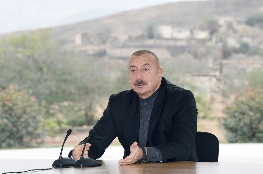 Prezident İlham Əliyev: Bəzi xarici dairələr bəzi yerli satqınların əli ilə məni devirmək istəyirdilər