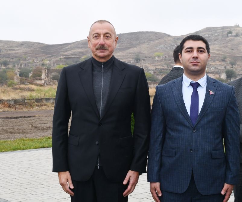 Prezident İlham Əliyev Cəbrayıl ictimaiyyətinin nümayəndələri ilə görüşüb, Memorial Kompleksin və şəhərin bərpasının təməl daşını qoyub (YENİLƏNİB)