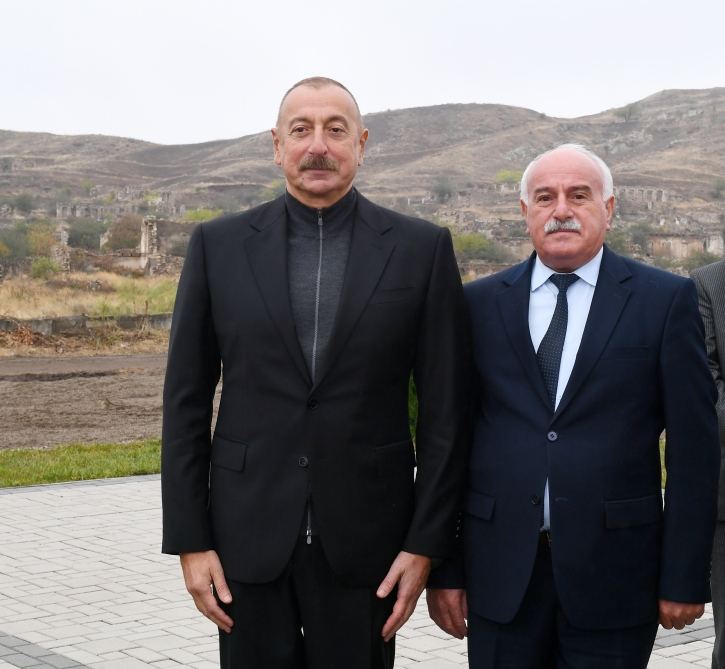 Prezident İlham Əliyev Cəbrayıl ictimaiyyətinin nümayəndələri ilə görüşüb, Memorial Kompleksin və şəhərin bərpasının təməl daşını qoyub (YENİLƏNİB)
