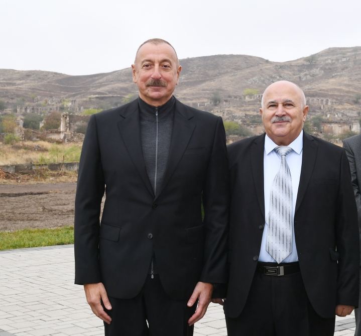Prezident İlham Əliyev Cəbrayıl ictimaiyyətinin nümayəndələri ilə görüşüb, Memorial Kompleksin və şəhərin bərpasının təməl daşını qoyub (YENİLƏNİB)