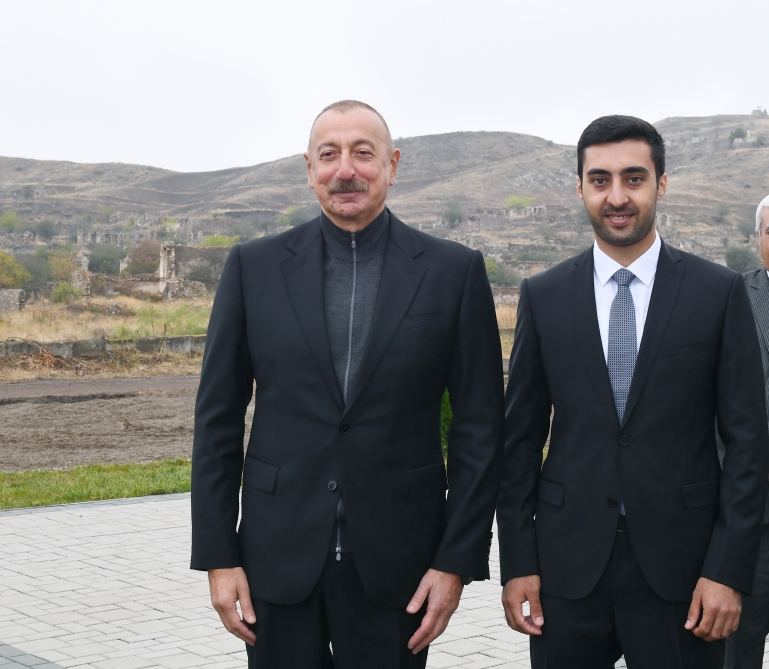 Prezident İlham Əliyev Cəbrayıl ictimaiyyətinin nümayəndələri ilə görüşüb, Memorial Kompleksin və şəhərin bərpasının təməl daşını qoyub (YENİLƏNİB)