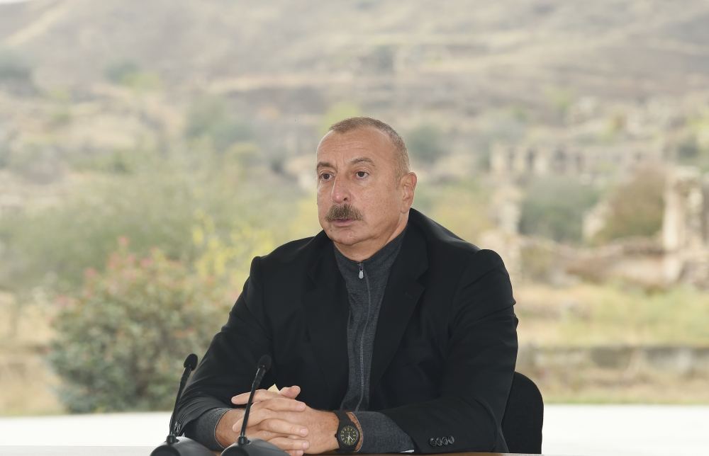 Prezident İlham Əliyev Cəbrayıl ictimaiyyətinin nümayəndələri ilə görüşüb, Memorial Kompleksin və şəhərin bərpasının təməl daşını qoyub (YENİLƏNİB)