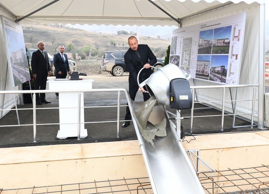 Prezident İlham Əliyev Cəbrayılda orta məktəbin təməlini qoyub (FOTO/VİDEO)