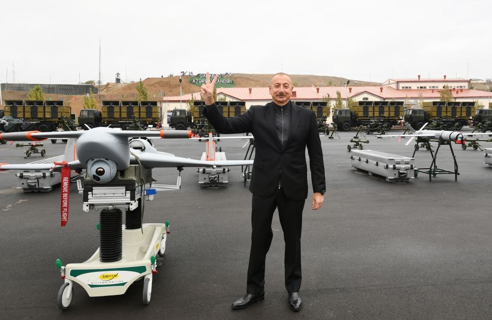 Əlamətdar görüntülər: Prezident İlham Əliyev və “Harop” (FOTO/VİDEO)