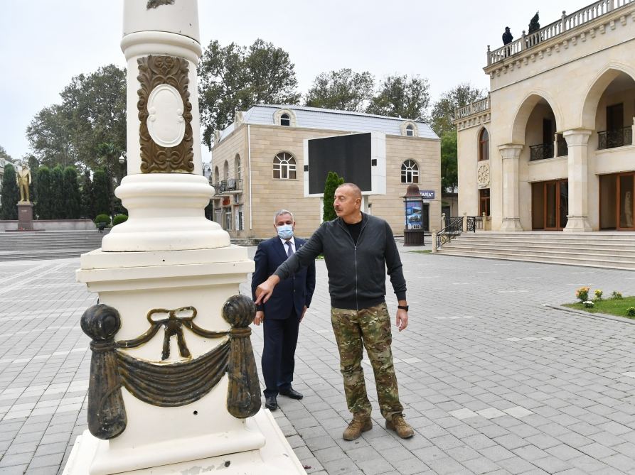 Prezident İlham Əliyev Ermənistan tərəfindən Tərtərə atılmış mərmilərə baxıb (FOTO)