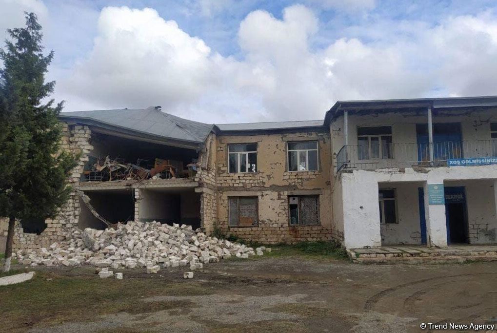 Bərdədə məktəb binası dağılıb (FOTO)