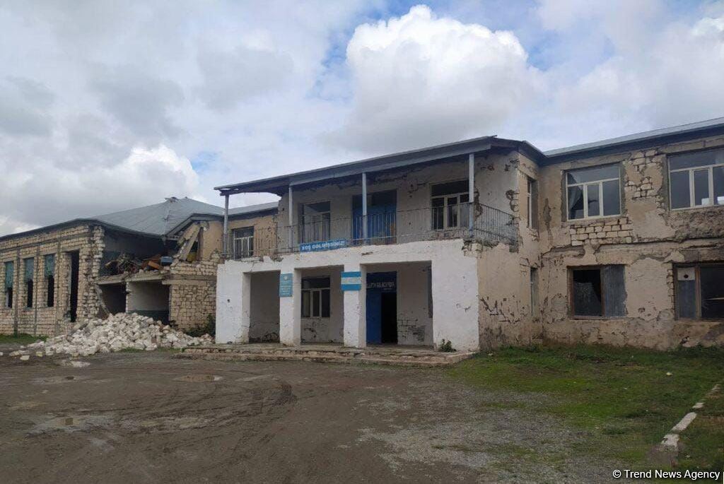 Bərdədə məktəb binası dağılıb (FOTO)