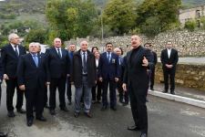 Prezident İlham Əliyev Tuğ kəndində ictimaiyyət nümayəndələri ilə səmimi söhbət edib (FOTO)