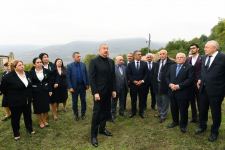 Prezident İlham Əliyev Tuğ kəndində ictimaiyyət nümayəndələri ilə səmimi söhbət edib (FOTO)