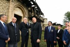 Prezident İlham Əliyev Tuğ kəndində ictimaiyyət nümayəndələri ilə səmimi söhbət edib (FOTO)