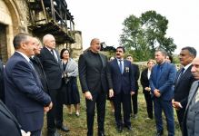 Prezident İlham Əliyev Tuğ kəndində ictimaiyyət nümayəndələri ilə səmimi söhbət edib (FOTO)