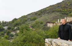 Prezident İlham Əliyev Tuğ kəndində ictimaiyyət nümayəndələri ilə səmimi söhbət edib (FOTO)