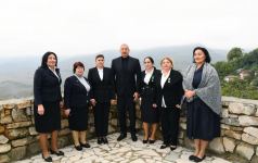 Prezident İlham Əliyev Tuğ kəndində ictimaiyyət nümayəndələri ilə səmimi söhbət edib (FOTO)