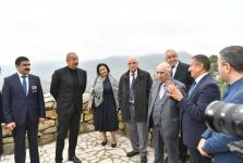 Prezident İlham Əliyev Tuğ kəndində ictimaiyyət nümayəndələri ilə səmimi söhbət edib (FOTO)