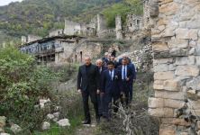 Prezident İlham Əliyev Tuğ kəndində ictimaiyyət nümayəndələri ilə səmimi söhbət edib (FOTO)